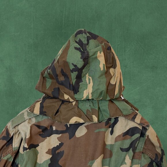 U.S. Army M-65 Cold Weather Field Coat & Hood w/ Woodland Camo Pattern (Large) - Picture 5 of 16